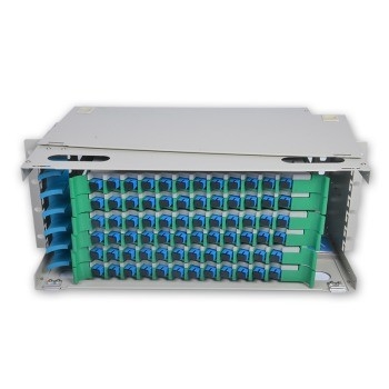 Cable de jonction en fibre optique en plastique ODF avec plateau chargé complet à 48 ports et adaptateurs SC/UPC