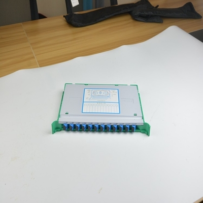 Cadre de distribution mini-optique en fibre extérieure à 12 cœurs avec plateau d'épissage polyvalent en fibre