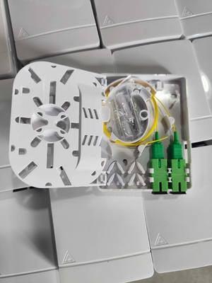 Boîte de panneau de prise en fibre optique FTTH mini montée sur le mur avec 2 ports et SC/APC Pigtail