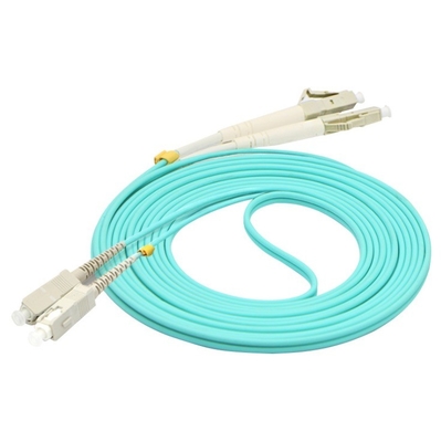 Connecteur LC Cordon de patch en fibre optique pour les types de fibres multimodes et la transmission de données