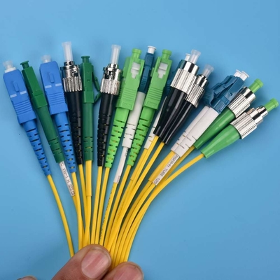 Le câble de fibre 14130199 SS-OP-D-LC-S-10 LC/PC-LC/PC-Single Mode-G6.652D-2MM-10M-PVC-YE est un câble AOC MPO