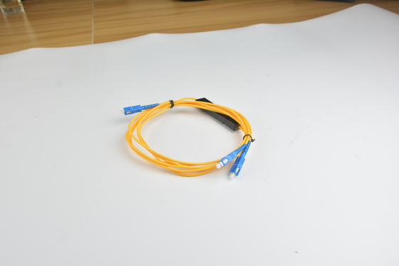 1x2 4 8 16 boîte PLC G657A1 0,9 mm SCUPC Splitter PLC à fibre optique conique pour la directivité dB ≥55