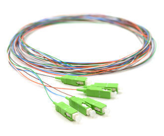 Sortie 0,9 mm LSZH Pigtails en fibre optique 12Cords 1,5 2,0 3,0 Perte d'insertion ≤ 0,3 dB 3