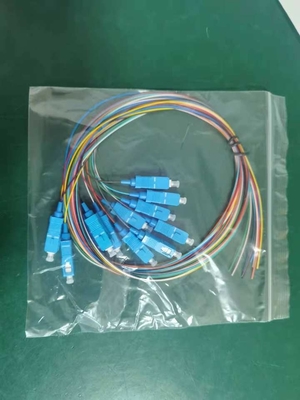 Sortie 0,9 mm LSZH Pigtails en fibre optique 12Cords 1,5 2,0 3,0 Perte d'insertion ≤ 0,3 dB 3