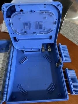 300*245*100 mm FDB mini-splitter pour le système de fibres de distribution FTTH en Indonésie