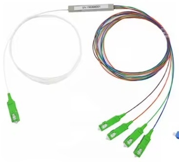 Connecteur SC/APC 1x4 tubes en acier à fibre optique Splitter PLC pour longueur d'onde 1260-1650nm
