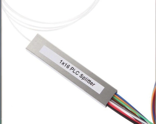 1260-1650nm Longueur d'onde de fonctionnement 2x16 PLC Splitter de fibre de type nu pour le marché de fermeture